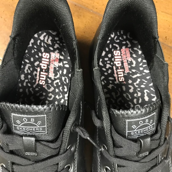 Skechers BOBS Hands Free Slip Ins Womens Black FaLeather Comfort Sneakers Sz 9 - Picture 8 of 9